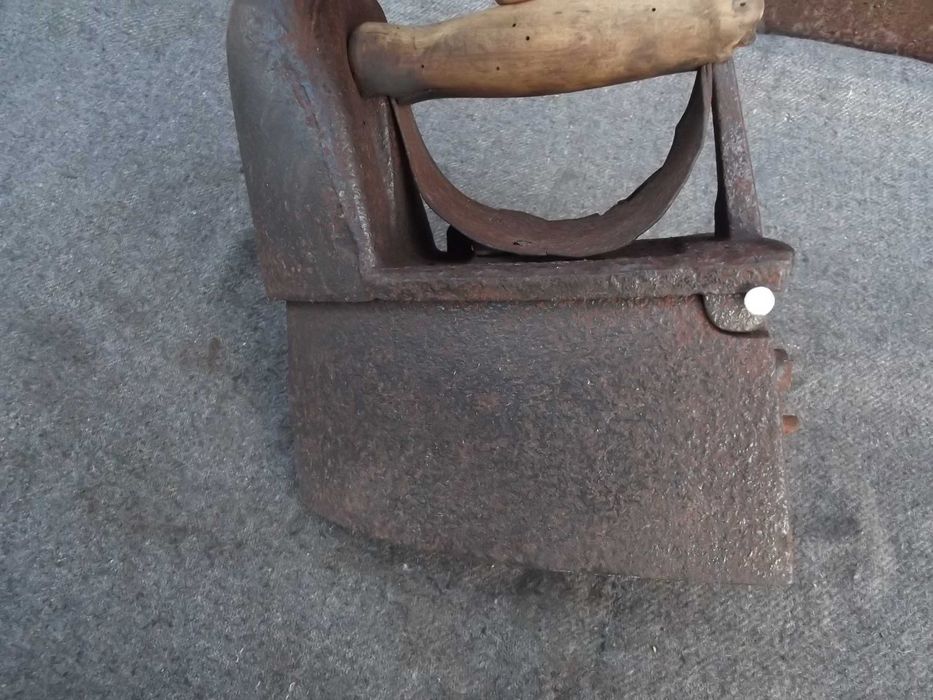 Stare żelazko na węgiel Neptun Końskie