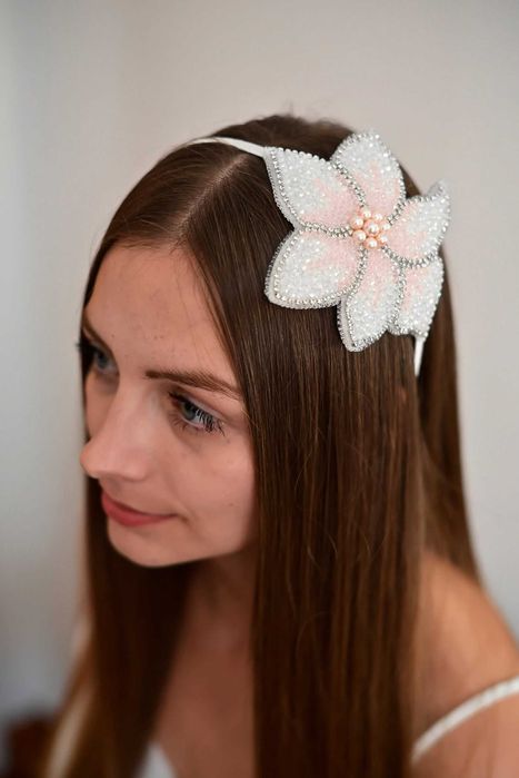 Tiara/Bandolete bordada à mão – peça exclusiva