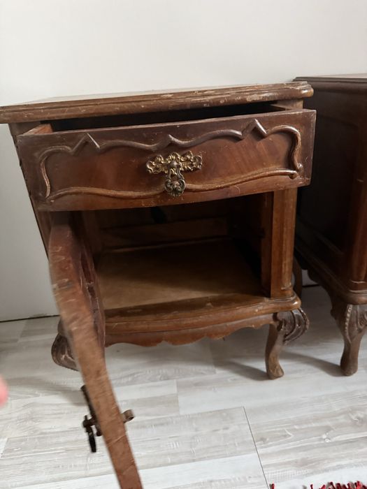 Par de mesinhas de cabeita