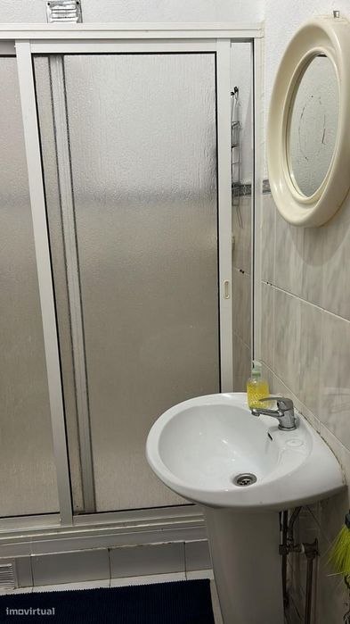 Quarto - localizado em Arroios Lisbon