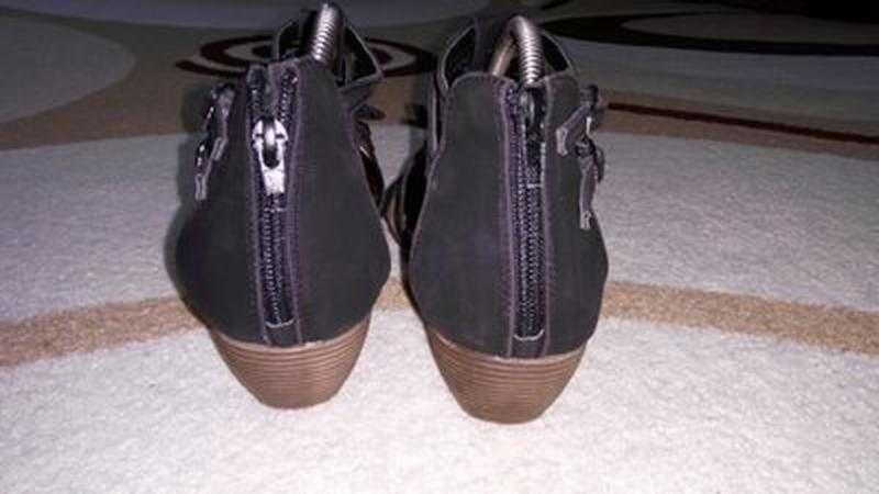 Нові Lilley босоніжки 40 р