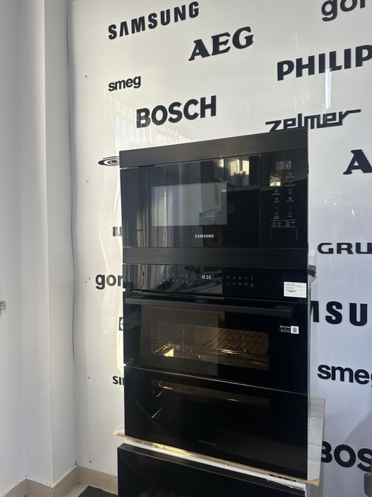 Духова піч Samsung NV7B4345VAK і мікрохвильова MG22M8254AK