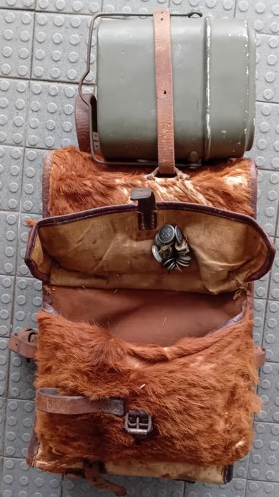 Mochila militar em pele natural