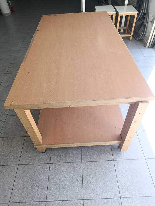 Mesa de Trabalho / Corte com Prateleira Inferior – Grande Arrumação