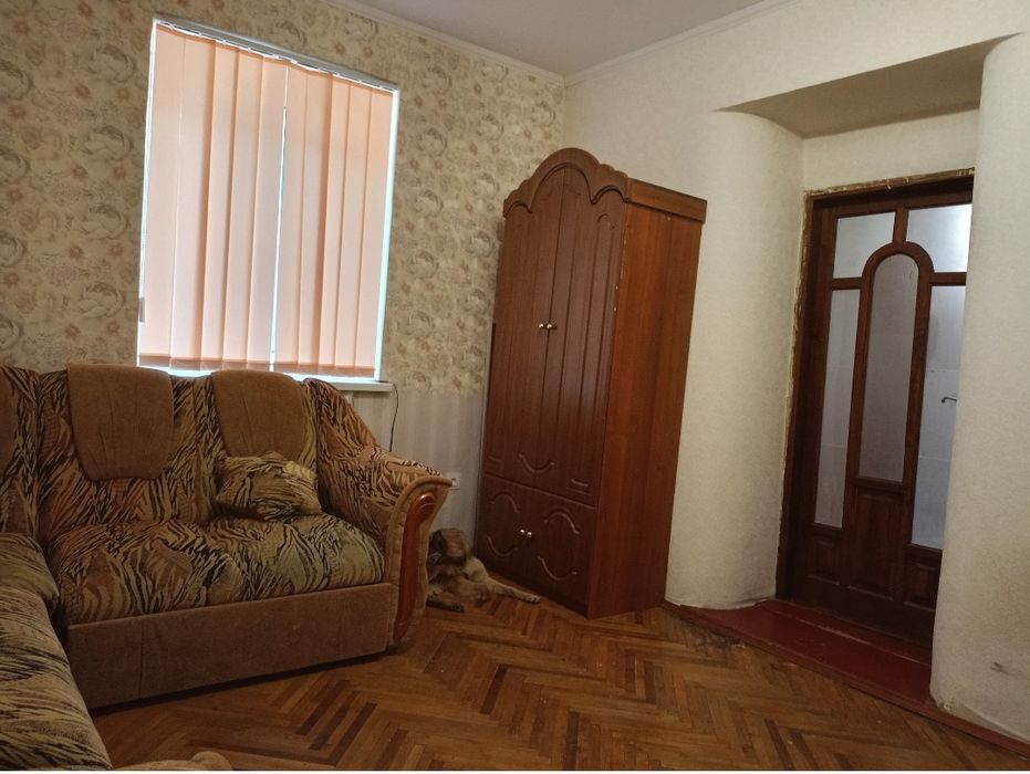 Здам в центрі Жмеринки велику 2 кімнатну квартиру 82м/ +закритий двір