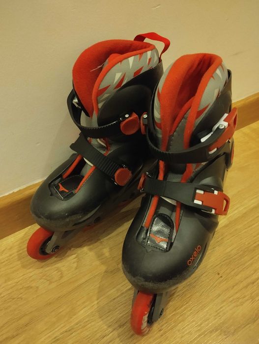 Patins em linha para criança. Marca Oxelo. Muito bem conservados!