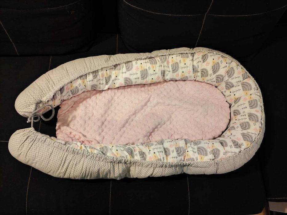 Kokon dla niemowląt różowy w jeżyki