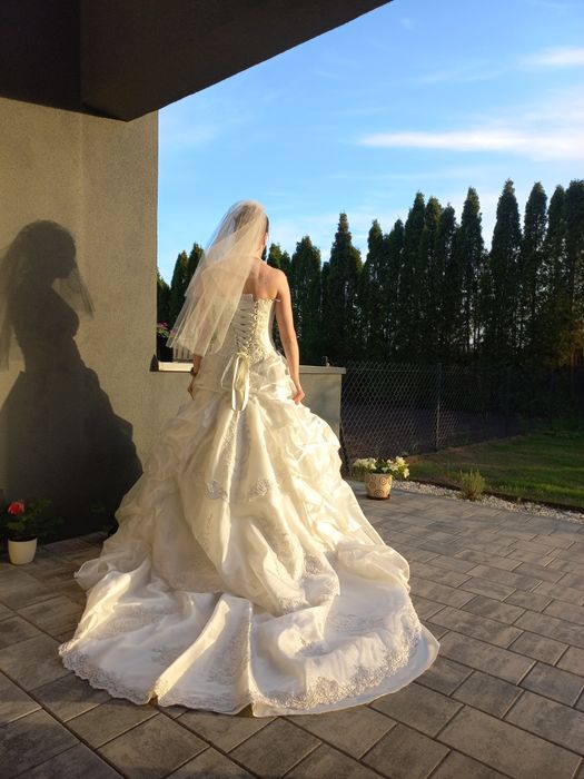 Suknia ślubna gratis welon