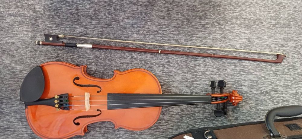 Скрипка від бренду STENTOR