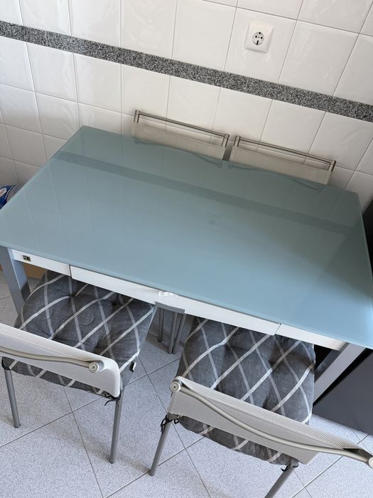 Mesa de cozinha extensível com 4 cadeiras