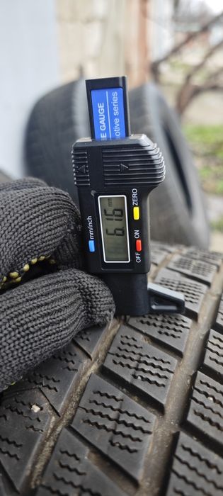 Продам две зимние покрышки Nexen 215 70 16  100R в хорошем состоянии.