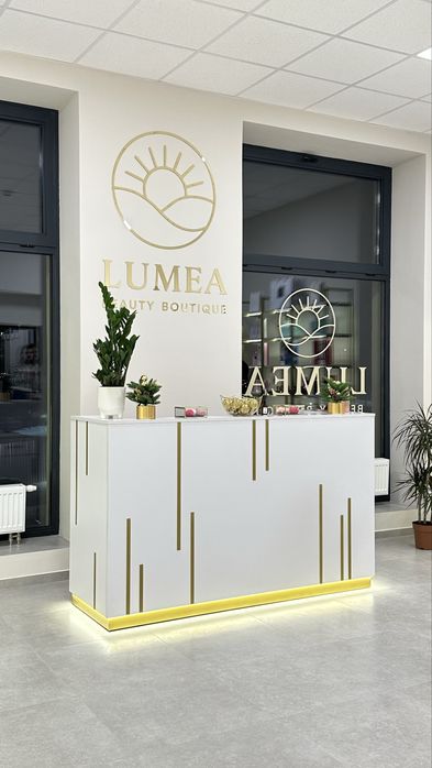 Продаж меблів для магазину / салону (стелажі, ресепшн, дзеркала)