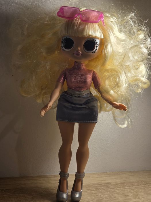 OMG lalka z okularami
