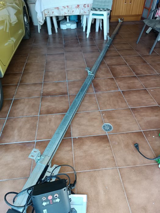 Calha e motor para portão de correr