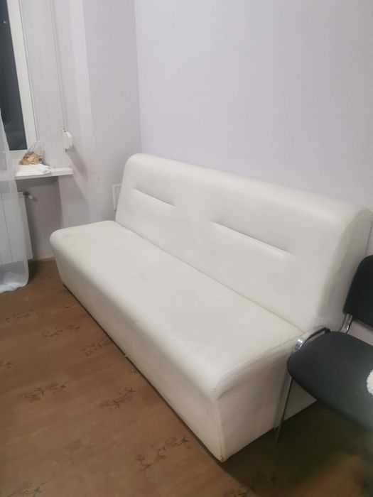 Офисный не раскладной диван длинна 2 метра