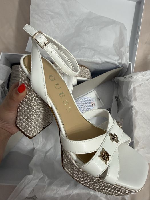 Sandália da Guess