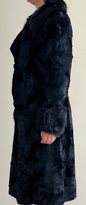 Casaco vintage preto gola e mangas em pelo