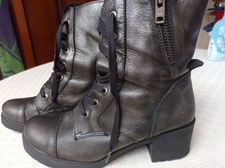 Botas em pele MUSTANG