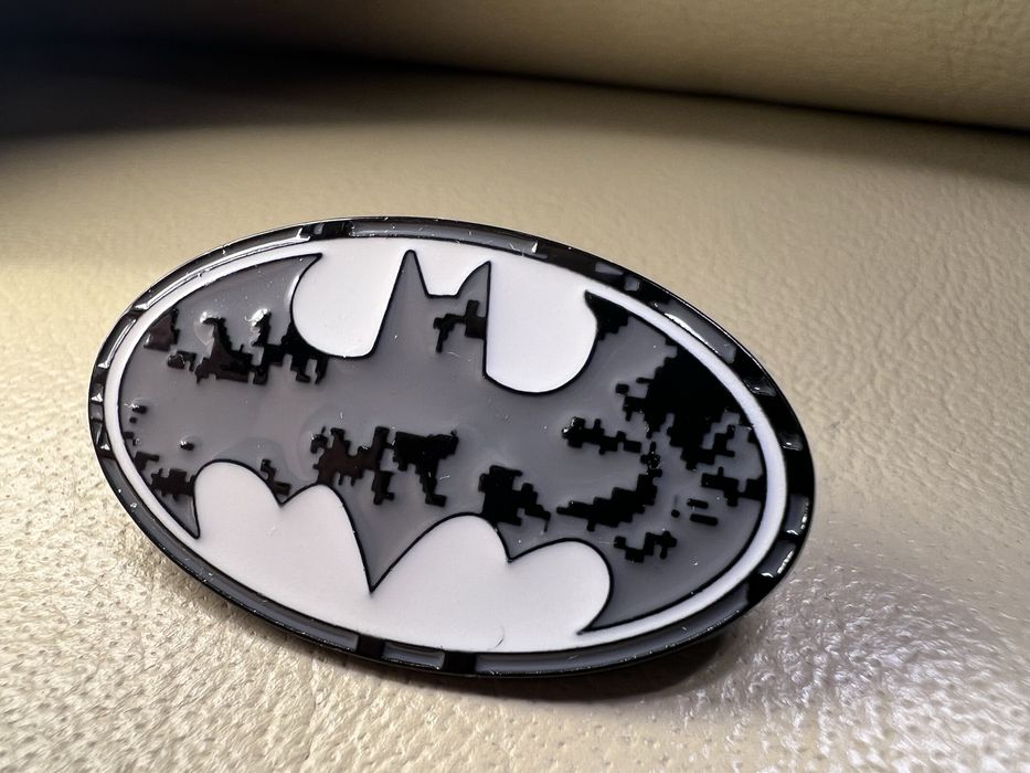 Broszka przypinka metalowa pin jak Batman