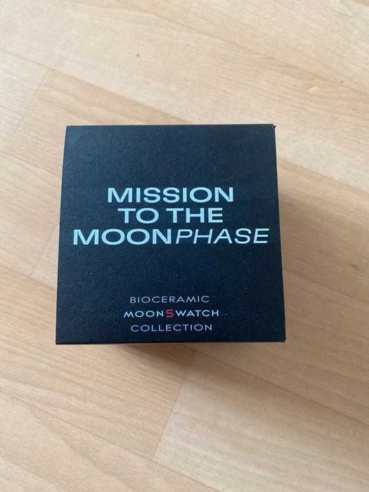 Omega x Swatch Snoopy SO33B700 - New Moon Limited Edition