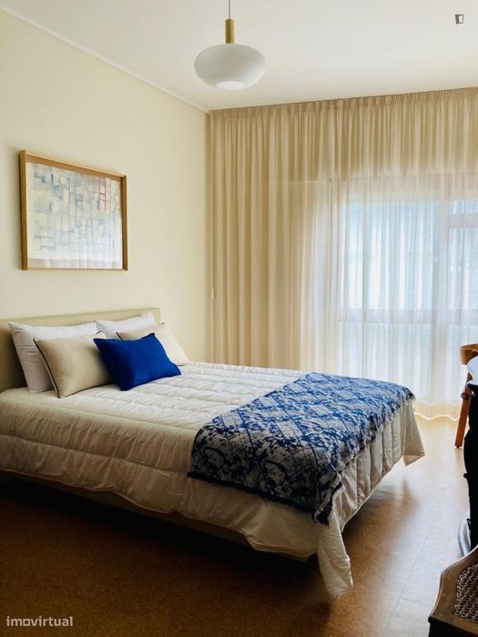 Quarto - localizado em Restelo Lisbon