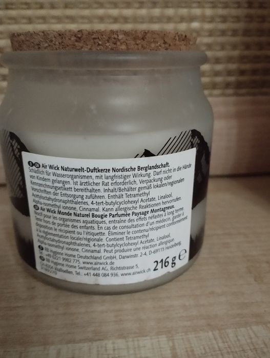 Свеча с нежным цветочным ароматом