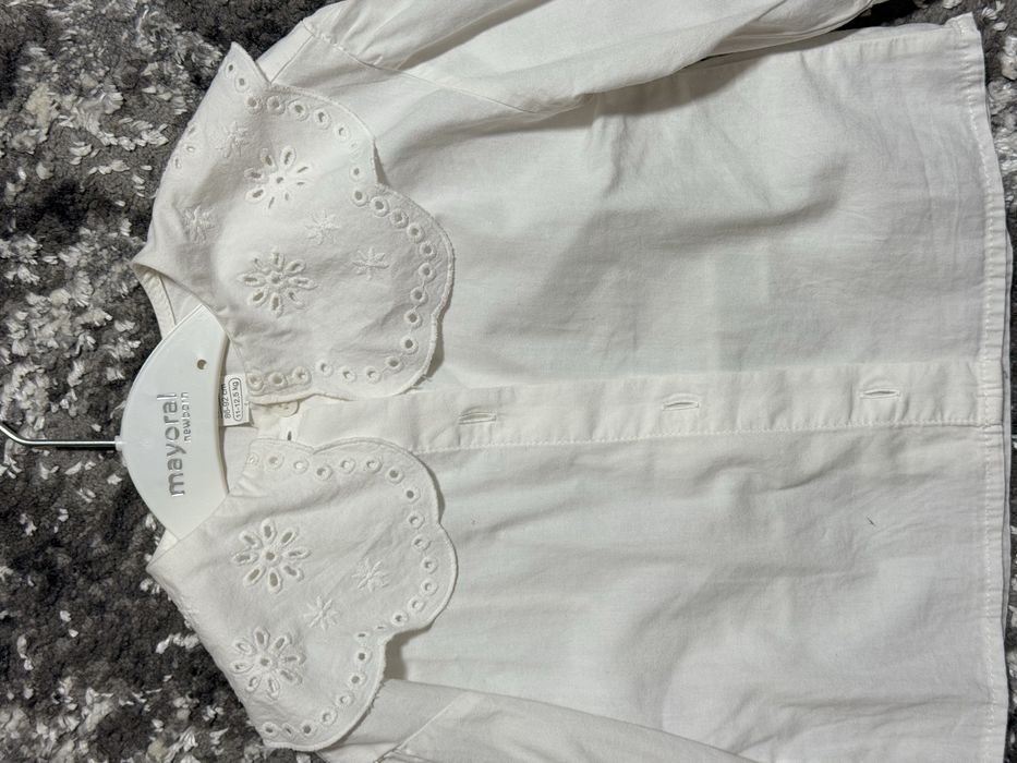 Біла сорочка з комірцем для дівчинки