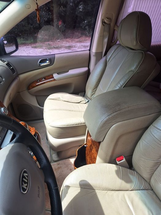 KIA Carnival Grand Limousine
