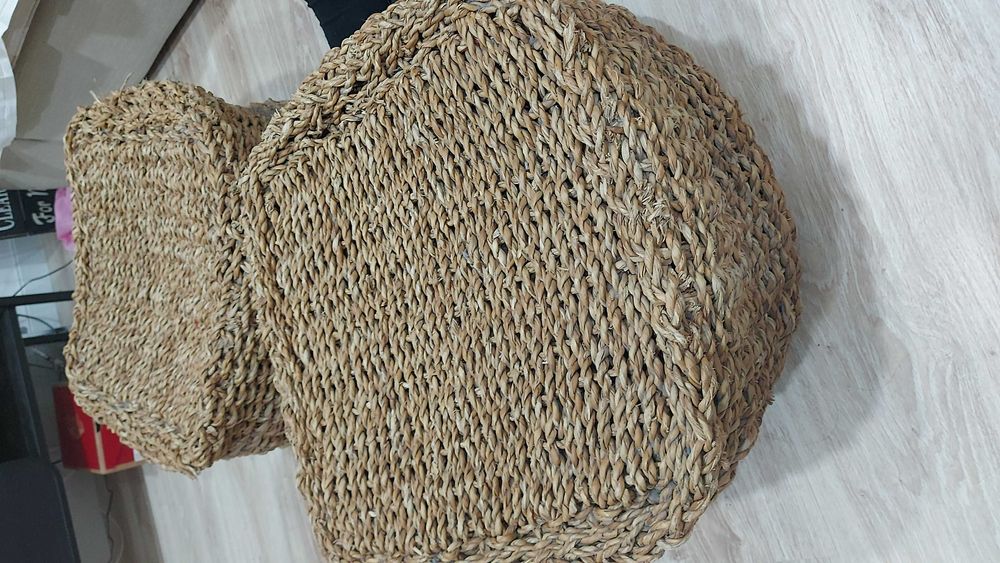 2 Pufs de verga iguais, grandes