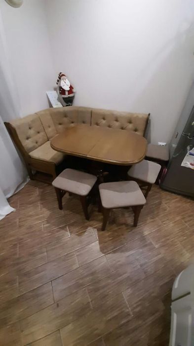 Обідній стіл
ніжка з масиву дуба
стільниця