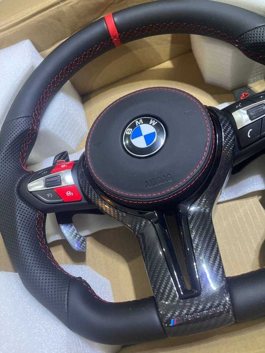 Volante M Performance C/ Carbono e Pele Perfurada