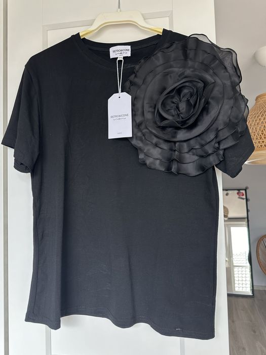 Koszulka dollyglamshop czarna z motywem róży elegancka