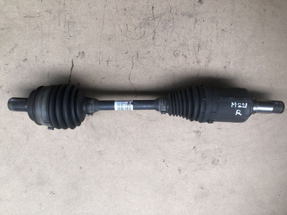 Полуось перед правая 4 Matic для Mercedes 221, в отличном состоянии.