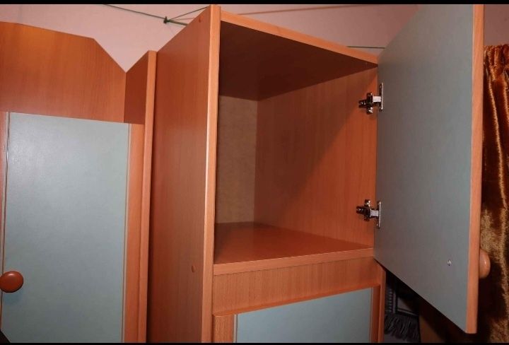 Meble do pokoju dziecięcego (szafa x2, biurko x2)