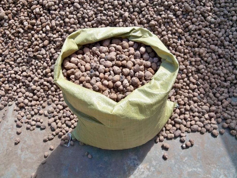 Песок,чернозем,щебень,отсев,цемент,керамзит,глина,в мешках и навалом.