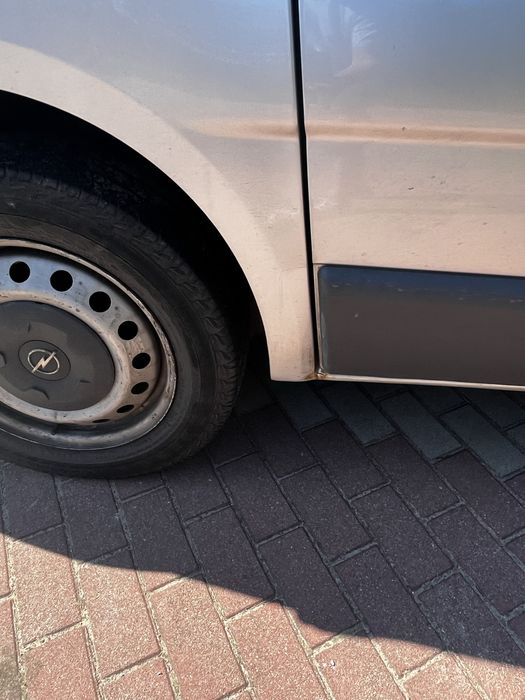 Opel  Vivaro 1,9, 9 osób