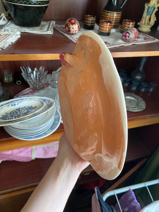 Посуд: тарілки, кувшин, чарочки, статуетки