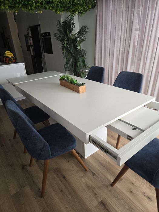 Vendo mesa lacada branca com 6 cadeiras