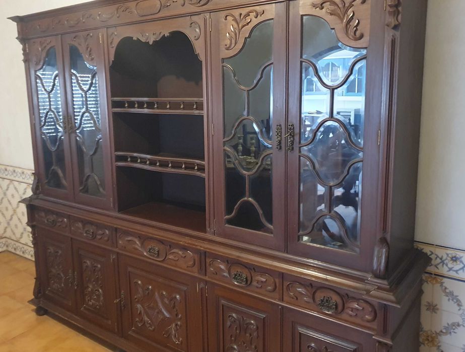 Móvel Cristaleira / Aparador / Louceiro, em mogno maciço