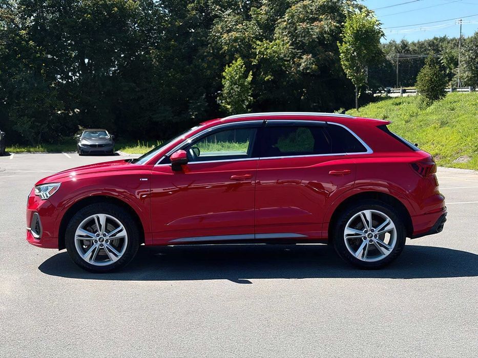 Audi Q3      2022