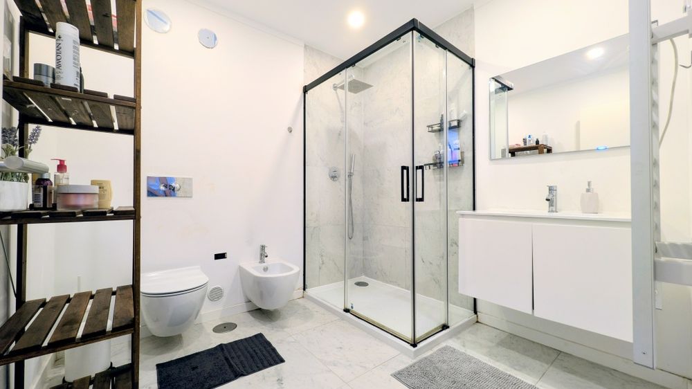 Excelente Apartamento Mobilado com Garagem e Arrecadação – A 800m da Praia e a 20 min de Lisboa!