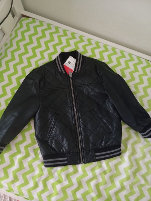 Стильний бомбер C&A