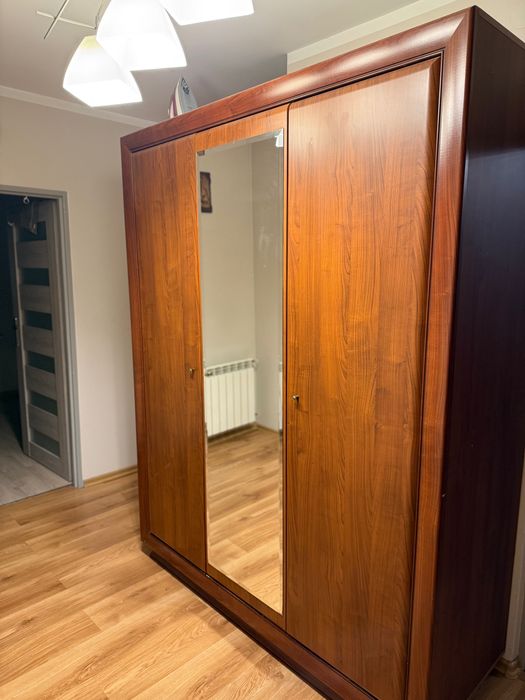 Sprzedam fantastyczną, pojemną szafę – idealna do przedpokoju,sypialni