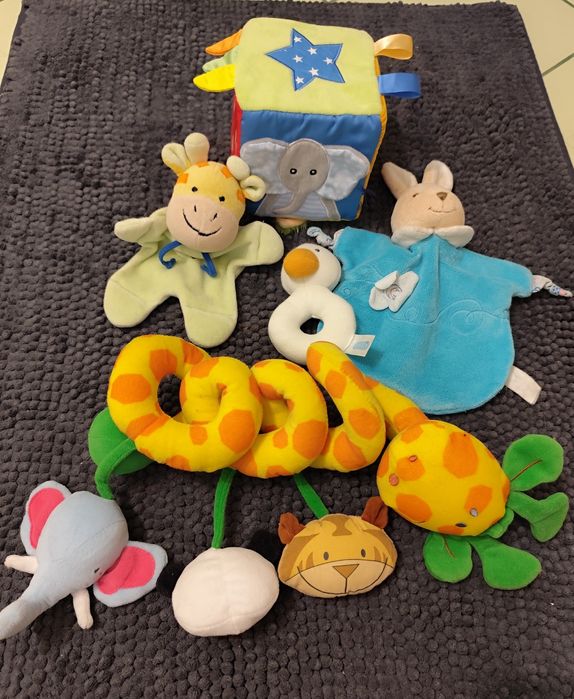 Zestaw miękkich zabawek dla malucha kostka sensoryczna szmatki przytul