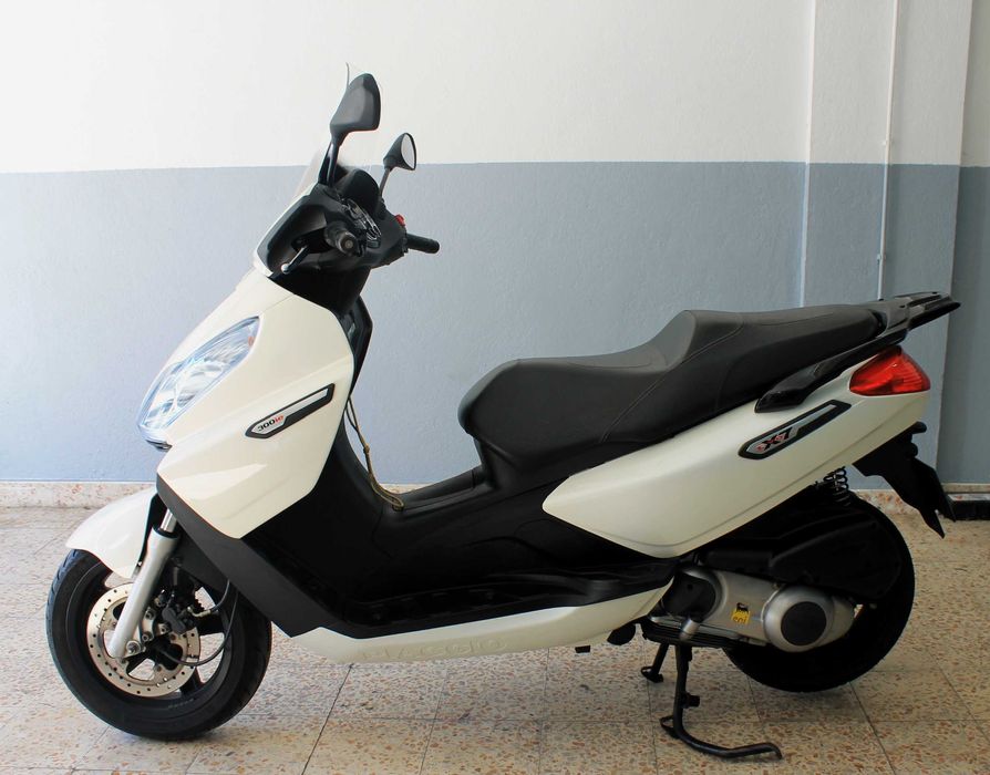 Piaggio X7 Evo 300i com 33000km de 2014