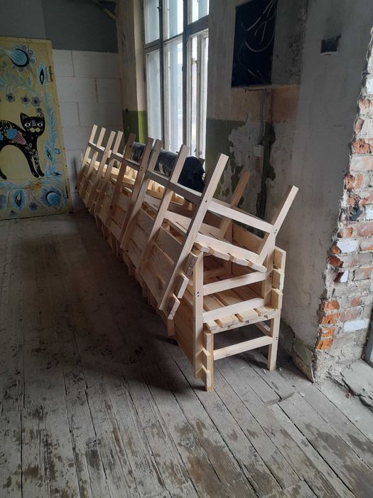 Столи, стільці, лавки для кав'ярні