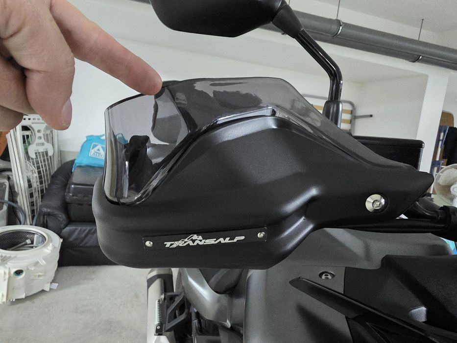 Honda Transalp 750, muito equipada!