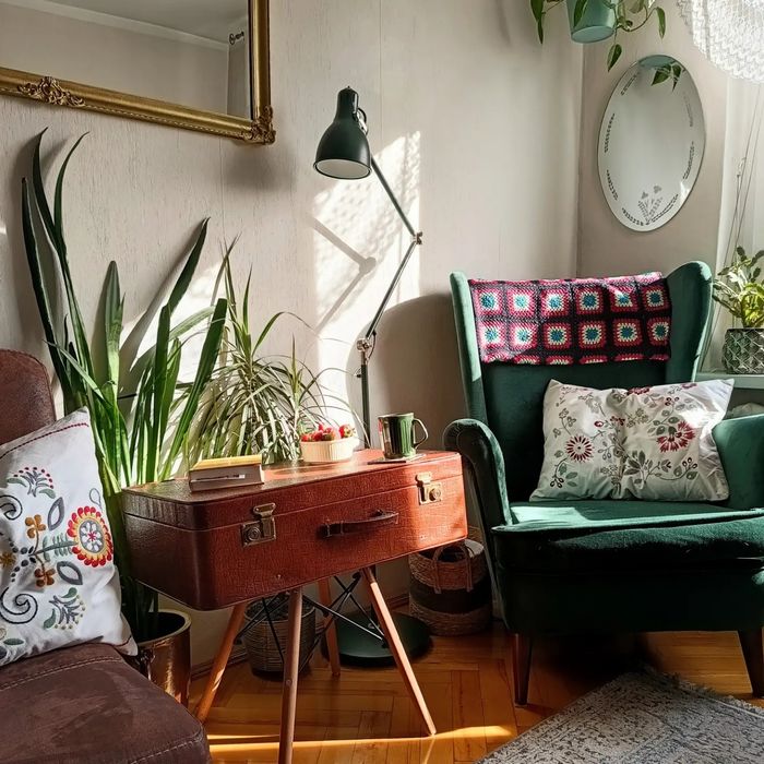 Stara walizka stolik szafka