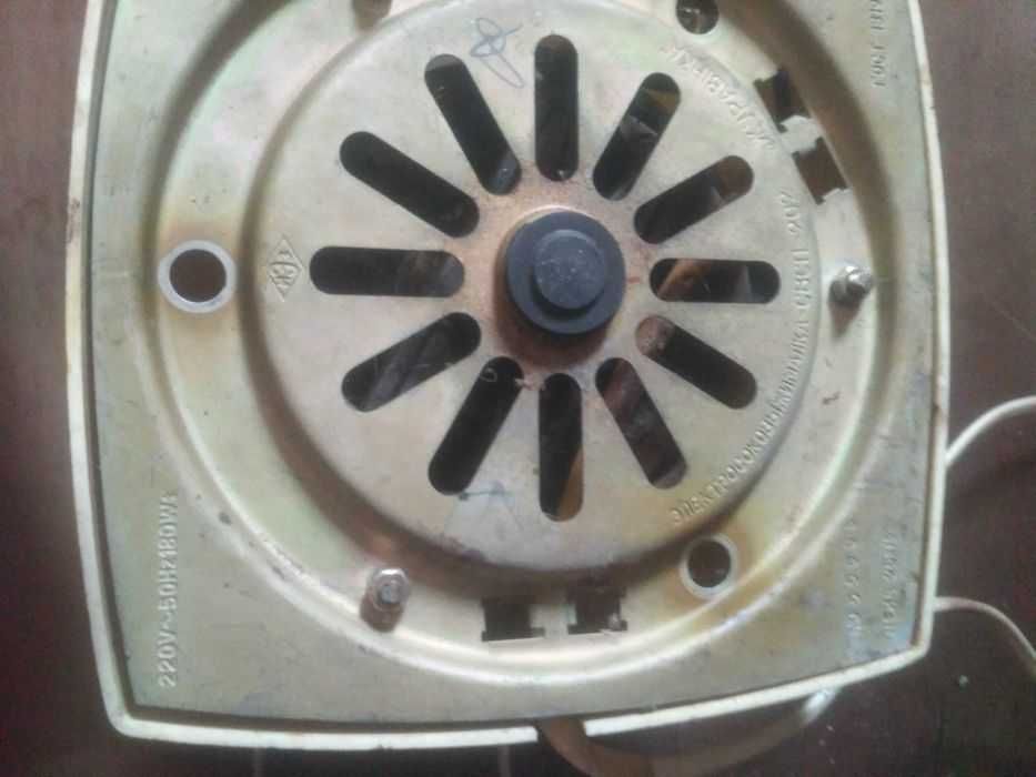 Двигатель на 220V:::180 W//Росинка