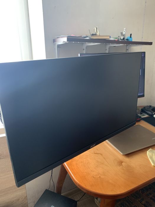 Монітор на кронштейні. 24" 75 Hz